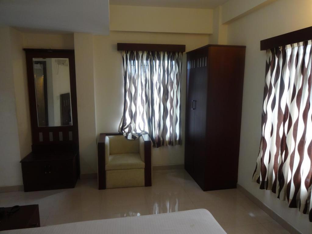 Metro Kochin Business Hotel Exterior photo