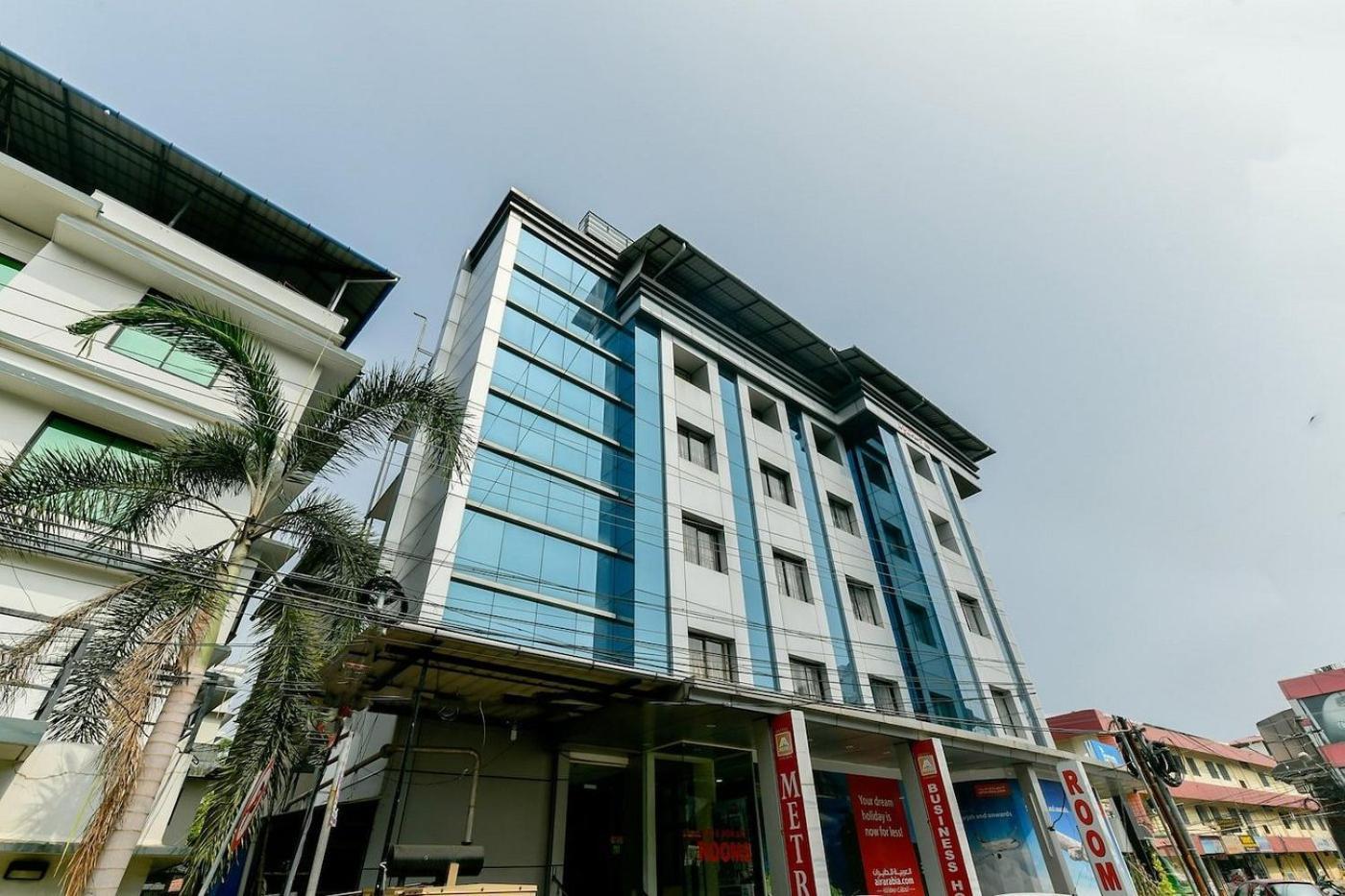 Metro Kochin Business Hotel Exterior photo